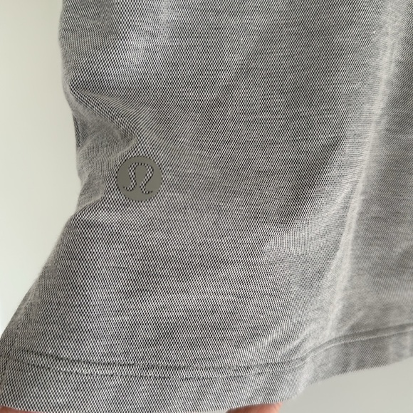 Lululemon Athletica Gray Short Sleeve Tee Small - Picture 3 of 4